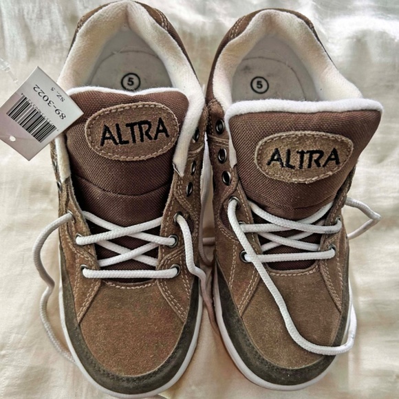 SNEAKERS, BROWN, EQUAL TO LADIES SIZE 8, LACES WITH GROMMETS, BY ALTRA, NEW NEVE - Picture 9 of 10